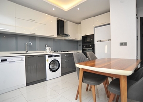 مجمع فاخر حديث - شقة غرفة وصالة مفروشة - في مركز الانيا 