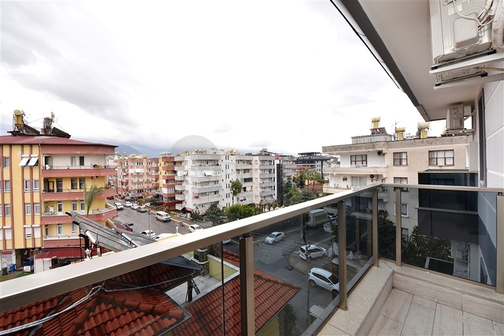 قريبة من البحر - دوبلكس 4 غرف وصالة ضمن مجمع حديث - في مركز الانيا 