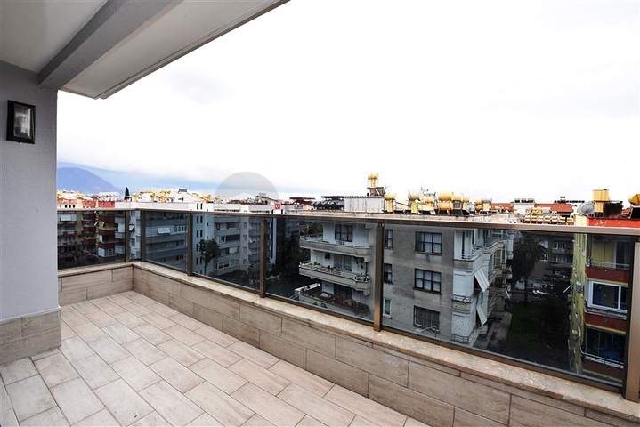 قريبة من البحر - دوبلكس 4 غرف وصالة ضمن مجمع حديث - في مركز الانيا 