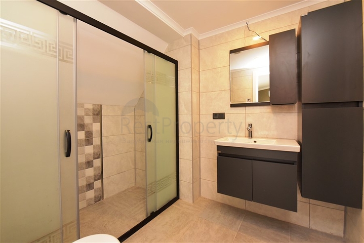 قريبة من البحر - دوبلكس 4 غرف وصالة ضمن مجمع حديث - في مركز الانيا 