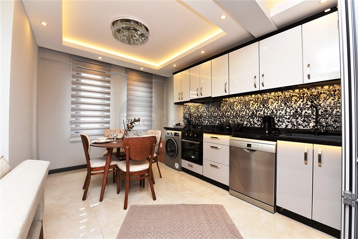 قريبة من البحر - دوبلكس 4 غرف وصالة ضمن مجمع حديث - في مركز الانيا 