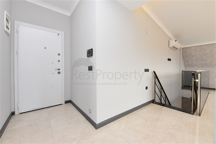 قريبة من البحر - دوبلكس 4 غرف وصالة ضمن مجمع حديث - في مركز الانيا 