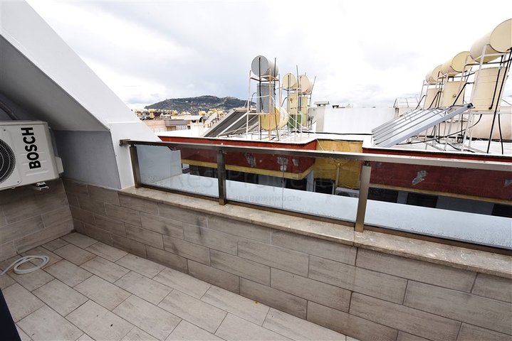 قريبة من البحر - دوبلكس 4 غرف وصالة ضمن مجمع حديث - في مركز الانيا 