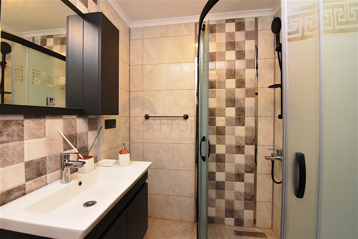 قريبة من البحر - دوبلكس 4 غرف وصالة ضمن مجمع حديث - في مركز الانيا 