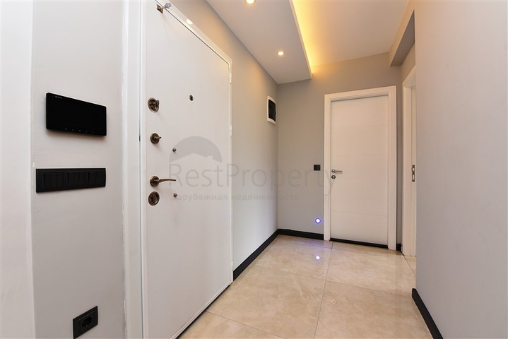 قريبة من البحر - دوبلكس 4 غرف وصالة ضمن مجمع حديث - في مركز الانيا 