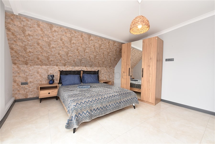 قريبة من البحر - دوبلكس 4 غرف وصالة ضمن مجمع حديث - في مركز الانيا 