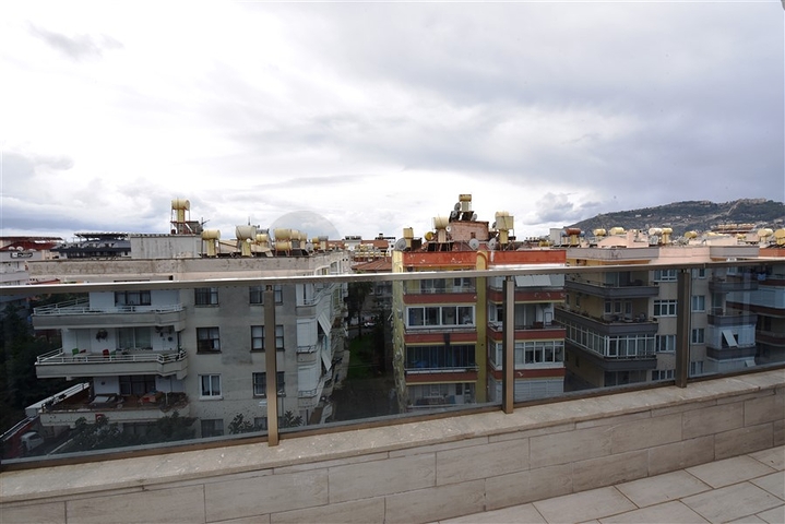 قريبة من البحر - دوبلكس 4 غرف وصالة ضمن مجمع حديث - في مركز الانيا 