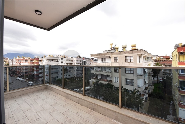 قريبة من البحر - دوبلكس 4 غرف وصالة ضمن مجمع حديث - في مركز الانيا 