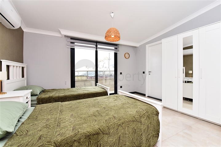 قريبة من البحر - دوبلكس 4 غرف وصالة ضمن مجمع حديث - في مركز الانيا 