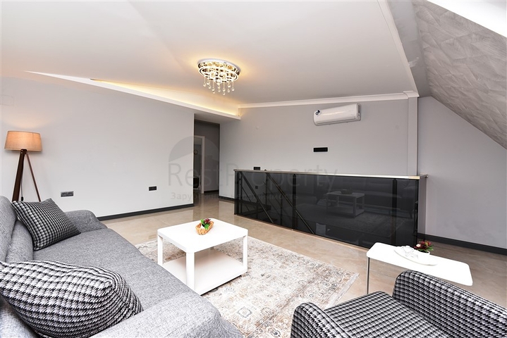 قريبة من البحر - دوبلكس 4 غرف وصالة ضمن مجمع حديث - في مركز الانيا 