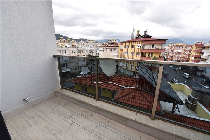 قريبة من البحر - دوبلكس 4 غرف وصالة ضمن مجمع حديث - في مركز الانيا 