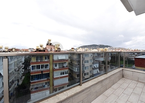 قريبة من البحر - دوبلكس 4 غرف وصالة ضمن مجمع حديث - في مركز الانيا 