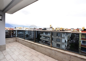 قريبة من البحر - دوبلكس 4 غرف وصالة ضمن مجمع حديث - في مركز الانيا 