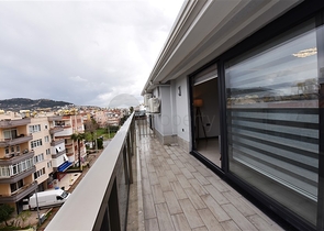 قريبة من البحر - دوبلكس 4 غرف وصالة ضمن مجمع حديث - في مركز الانيا 