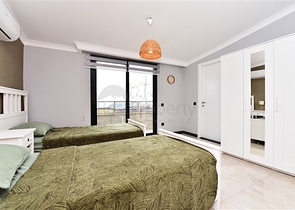 قريبة من البحر - دوبلكس 4 غرف وصالة ضمن مجمع حديث - في مركز الانيا 