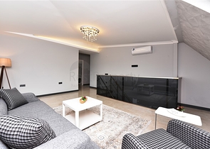 قريبة من البحر - دوبلكس 4 غرف وصالة ضمن مجمع حديث - في مركز الانيا 