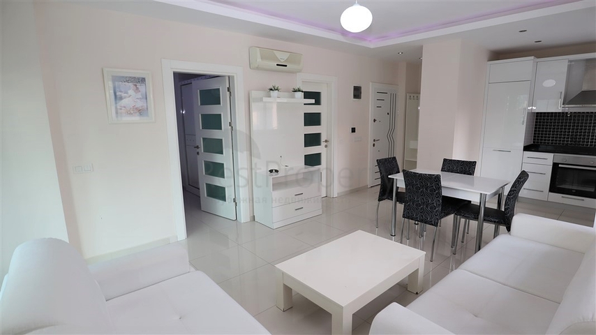 شقة غرفة وصالة ضمن مجمع انيق - في كاستل / الانيا 