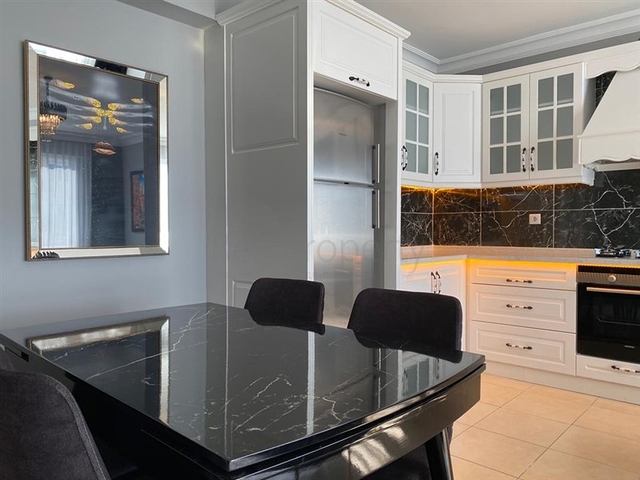 شقة اطلالة بحر - غرفتين وصالة مفروشة -ضمن مجمع على شارع بارباروس - محمودلار / الانيا 