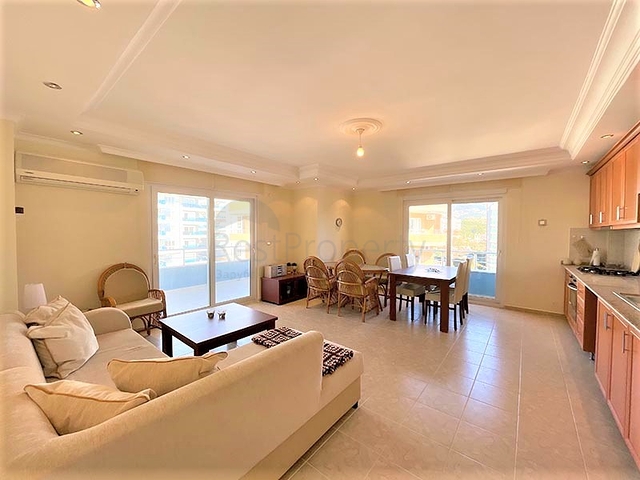 اطلالة بحر وقلعة - شقة واسعة غرفتين وصالة مفروشة - في منطقة توسمور المركزية / الانيا 