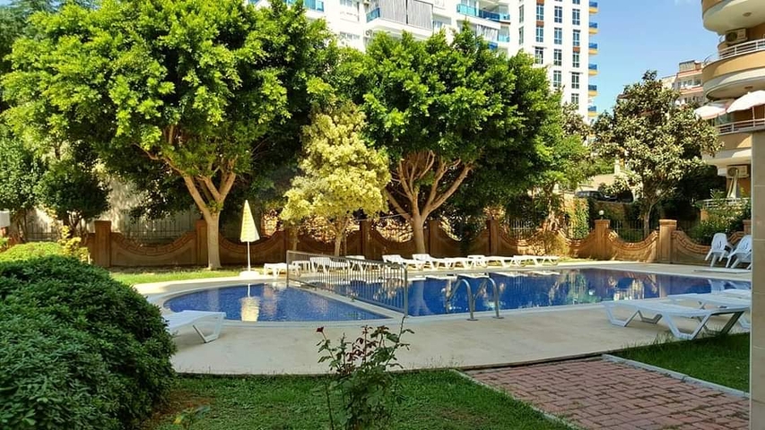 اطلالة بحر وقلعة - شقة واسعة غرفتين وصالة مفروشة - في منطقة توسمور المركزية / الانيا 