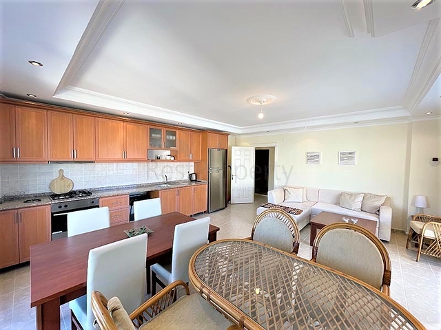 اطلالة بحر وقلعة - شقة واسعة غرفتين وصالة مفروشة - في منطقة توسمور المركزية / الانيا 