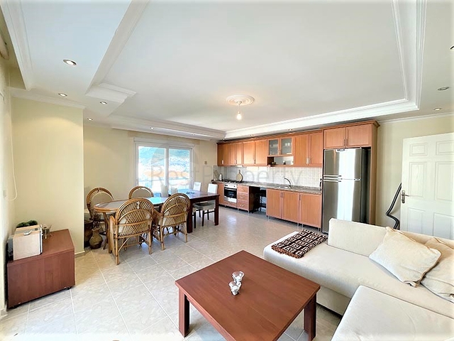 اطلالة بحر وقلعة - شقة واسعة غرفتين وصالة مفروشة - في منطقة توسمور المركزية / الانيا 