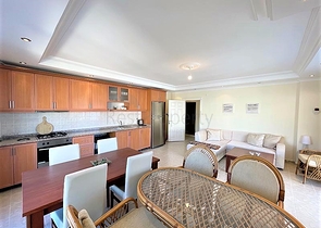 اطلالة بحر وقلعة - شقة واسعة غرفتين وصالة مفروشة - في منطقة توسمور المركزية / الانيا 