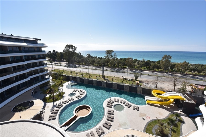 اطلالة بحر مباشرة - شقة غرفة وصالة ضمن مجمع فاخر في كارجيجاك / الانيا 