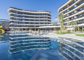 اطلالة بحر مباشرة - شقة غرفة وصالة ضمن مجمع فاخر في كارجيجاك / الانيا 