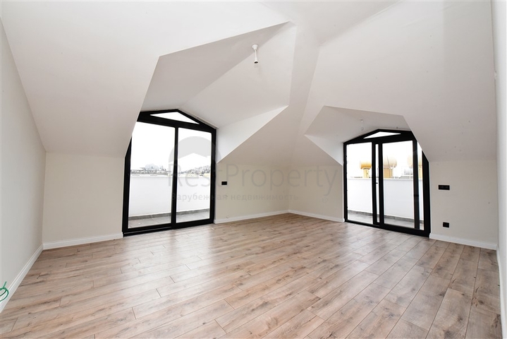 دوبلكس عائلية - 6 غرف وصالة ضمن مجمع سكني جديد في مركز الانيا 