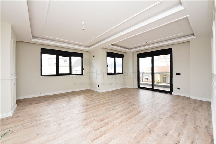 دوبلكس عائلية - 6 غرف وصالة ضمن مجمع سكني جديد في مركز الانيا 