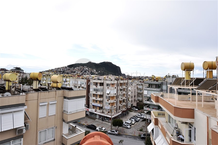 دوبلكس عائلية - 6 غرف وصالة ضمن مجمع سكني جديد في مركز الانيا 