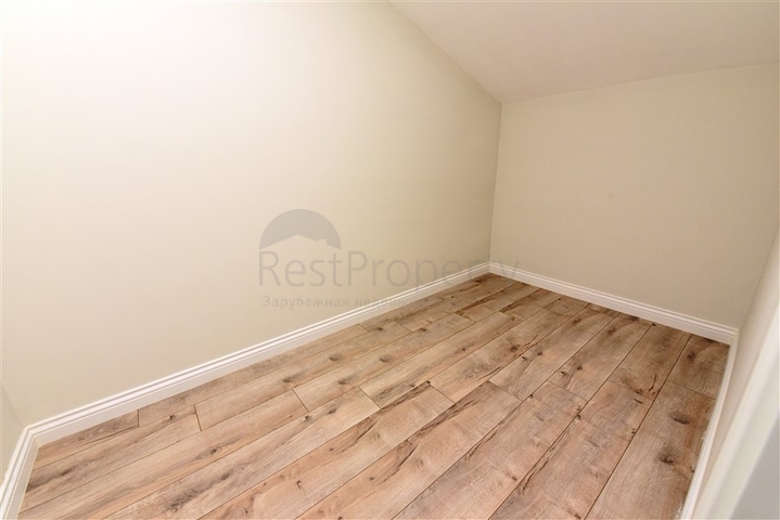 دوبلكس عائلية - 6 غرف وصالة ضمن مجمع سكني جديد في مركز الانيا 