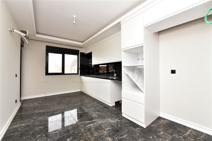 دوبلكس عائلية - 6 غرف وصالة ضمن مجمع سكني جديد في مركز الانيا 