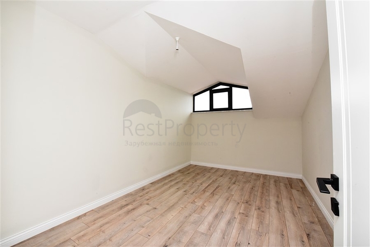 دوبلكس عائلية - 6 غرف وصالة ضمن مجمع سكني جديد في مركز الانيا 