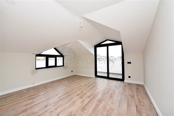 دوبلكس عائلية - 6 غرف وصالة ضمن مجمع سكني جديد في مركز الانيا 