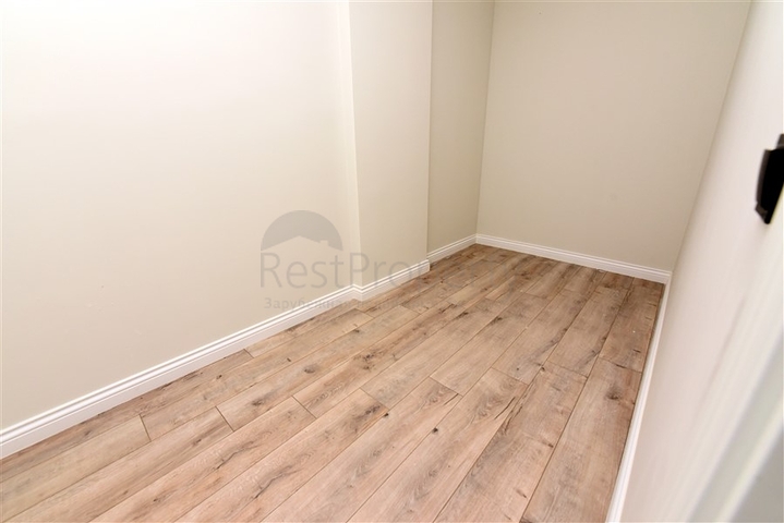 دوبلكس عائلية - 6 غرف وصالة ضمن مجمع سكني جديد في مركز الانيا 