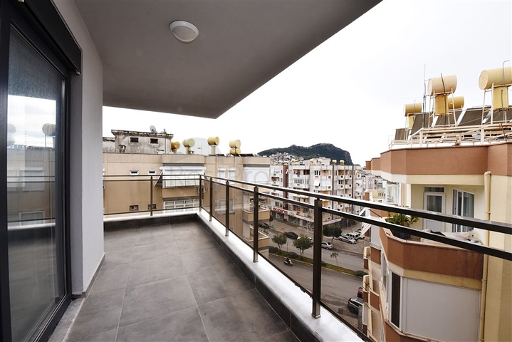 دوبلكس عائلية - 6 غرف وصالة ضمن مجمع سكني جديد في مركز الانيا 