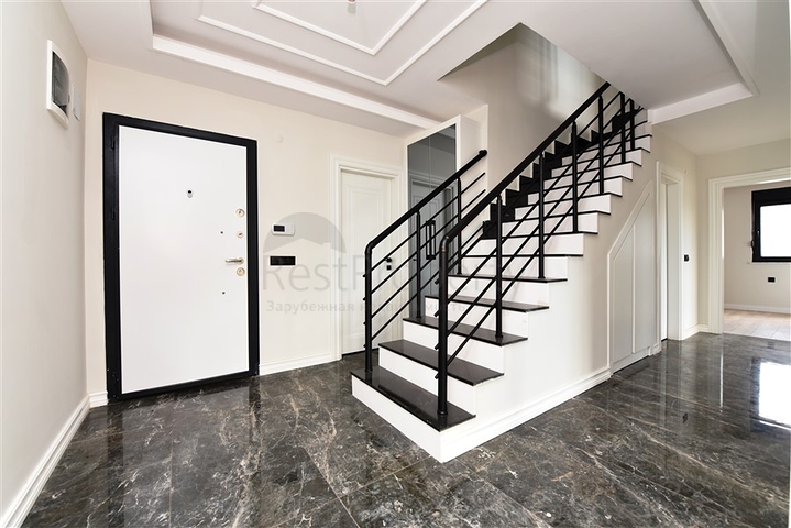 دوبلكس عائلية - 6 غرف وصالة ضمن مجمع سكني جديد في مركز الانيا 