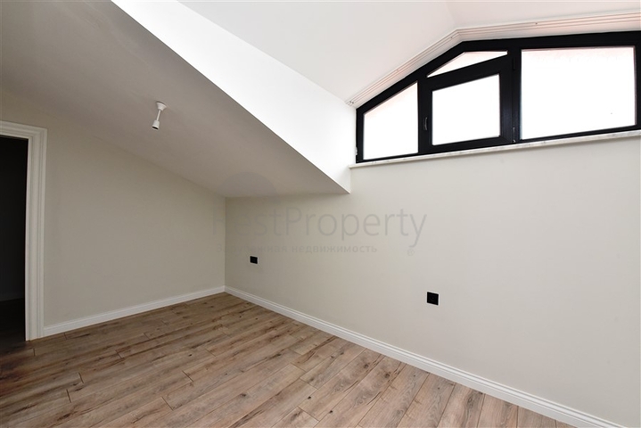 دوبلكس عائلية - 6 غرف وصالة ضمن مجمع سكني جديد في مركز الانيا 