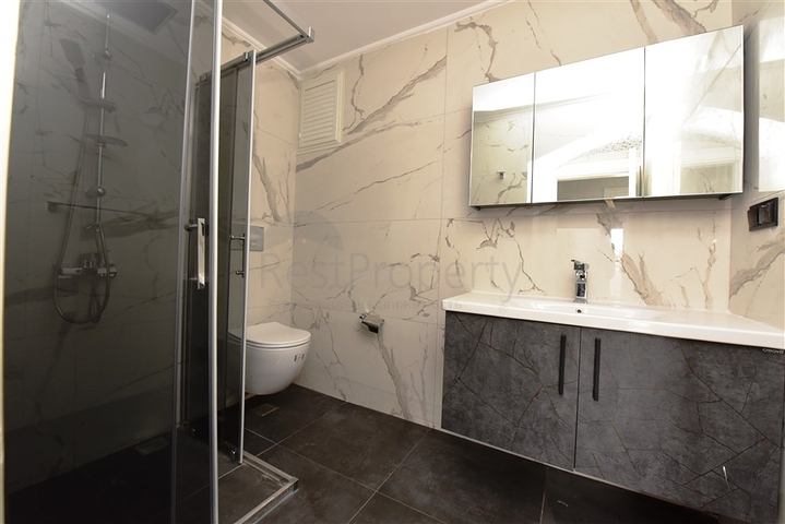 دوبلكس عائلية - 6 غرف وصالة ضمن مجمع سكني جديد في مركز الانيا 