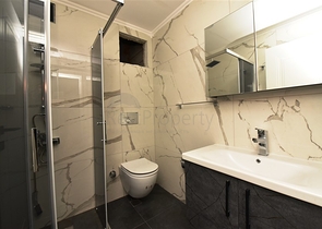 دوبلكس عائلية - 6 غرف وصالة ضمن مجمع سكني جديد في مركز الانيا 