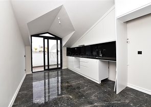 دوبلكس عائلية - 6 غرف وصالة ضمن مجمع سكني جديد في مركز الانيا 