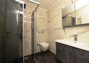 دوبلكس عائلية - 6 غرف وصالة ضمن مجمع سكني جديد في مركز الانيا 