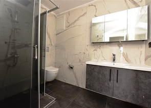 دوبلكس عائلية - 6 غرف وصالة ضمن مجمع سكني جديد في مركز الانيا 