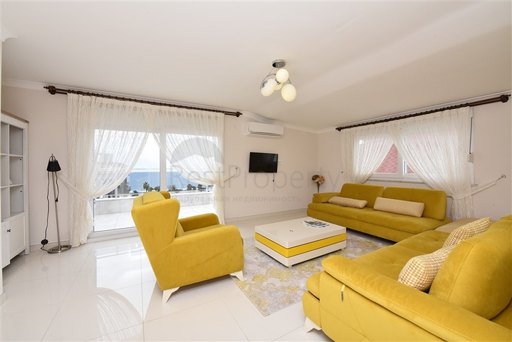 اطلالة بحر - دوبلكس فاخرة 3 غرف وصالة مفروشة - في كاستل / الانيا 