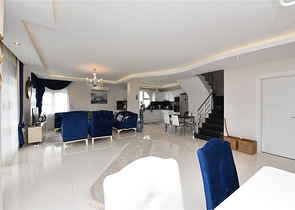 اطلالة بحر - دوبلكس فاخرة 3 غرف وصالة مفروشة - في كاستل / الانيا 