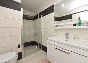 اطلالة بحر - دوبلكس فاخرة 3 غرف وصالة مفروشة - في كاستل / الانيا 