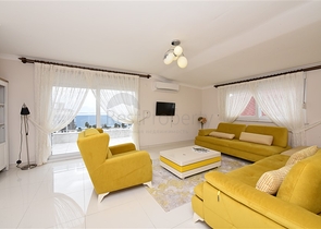 اطلالة بحر - دوبلكس فاخرة 3 غرف وصالة مفروشة - في كاستل / الانيا 