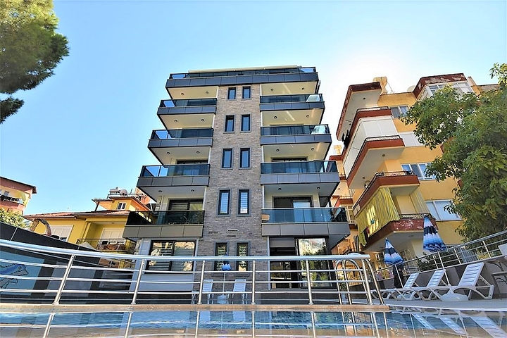 شقة جديدة - غرفة وصالة مفروشة -ضمن مجمع سكني في مركز الانيا 